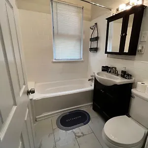 Spacious Cozy Private Newark